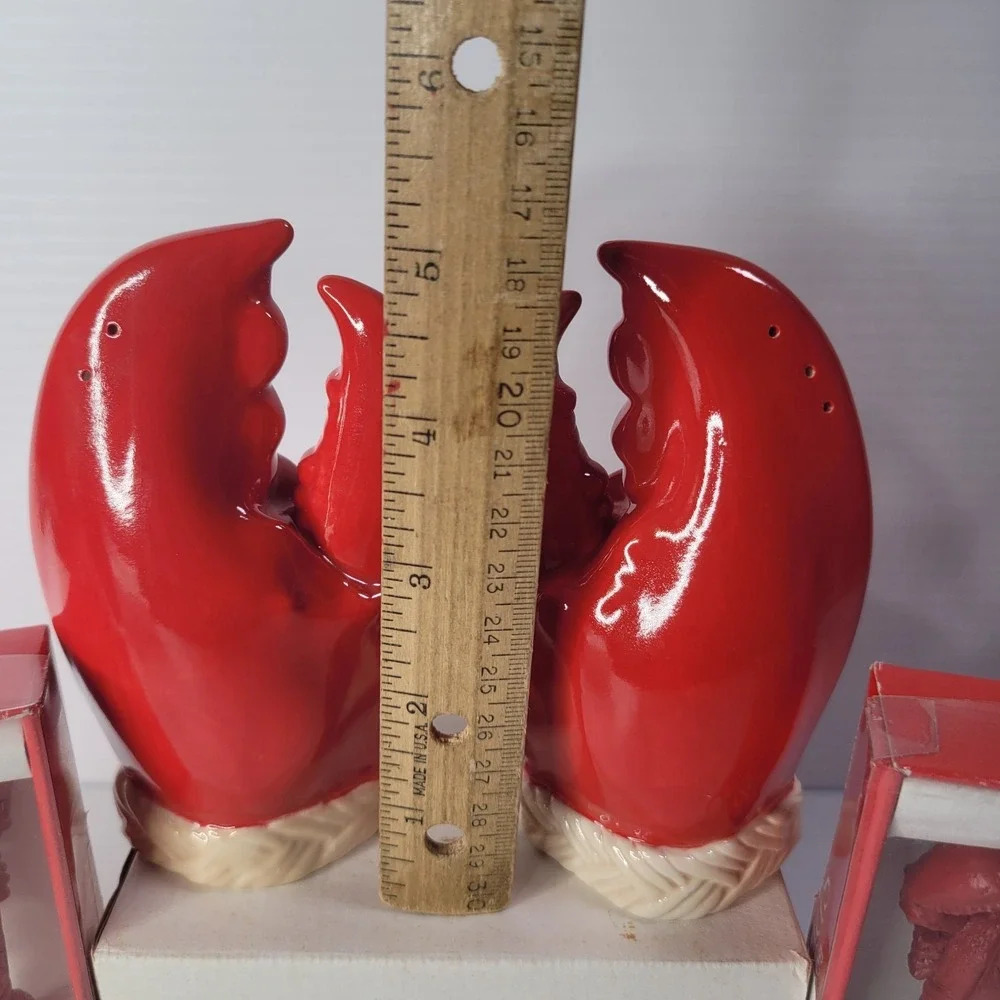 Boston Warehouse Lobster Handle Spreader Knife Set w Salt & Pepper Shakers‎ NEW